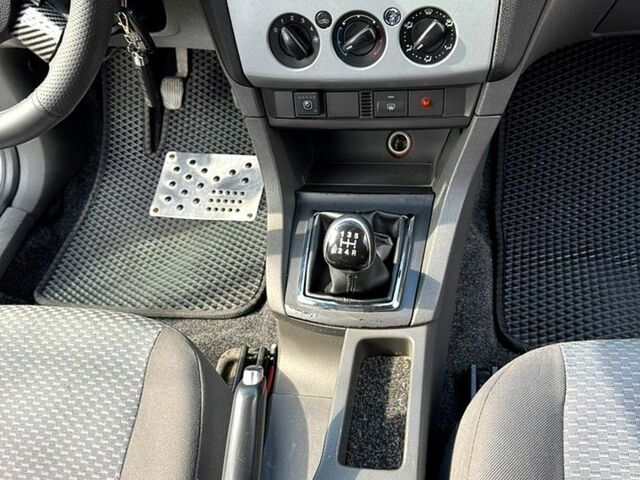Форд Фокус, объемом двигателя 1.6 л и пробегом 309 тыс. км за 3980 $, фото 4 на Automoto.ua