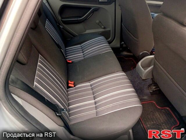 Форд Фокус, объемом двигателя 1.6 л и пробегом 178 тыс. км за 4800 $, фото 3 на Automoto.ua