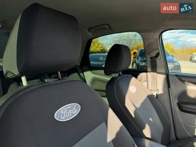 Форд Фокус, объемом двигателя 1.6 л и пробегом 225 тыс. км за 5599 $, фото 4 на Automoto.ua