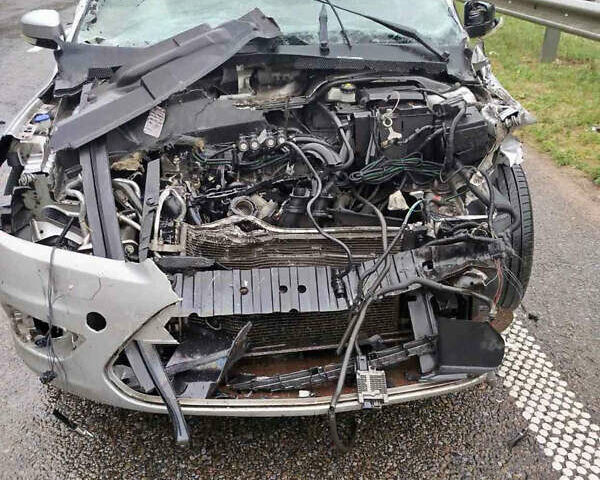 Форд Фокус, объемом двигателя 1.6 л и пробегом 160 тыс. км за 1500 $, фото 4 на Automoto.ua