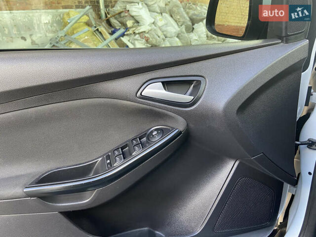 Форд Фокус, объемом двигателя 1 л и пробегом 105 тыс. км за 7000 $, фото 12 на Automoto.ua