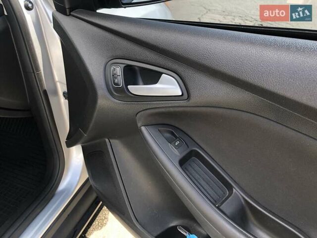 Форд Фокус, об'ємом двигуна 2 л та пробігом 137 тис. км за 8599 $, фото 17 на Automoto.ua