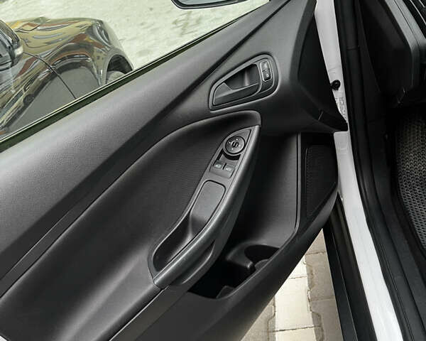 Форд Фокус, объемом двигателя 2 л и пробегом 156 тыс. км за 7900 $, фото 16 на Automoto.ua