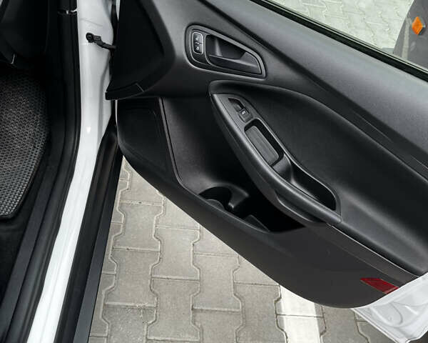 Форд Фокус, объемом двигателя 2 л и пробегом 156 тыс. км за 7900 $, фото 17 на Automoto.ua
