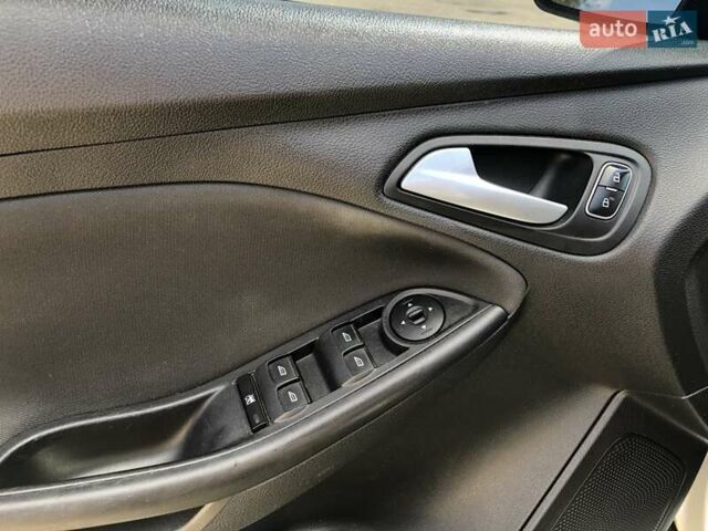 Форд Фокус, об'ємом двигуна 2 л та пробігом 137 тис. км за 8599 $, фото 33 на Automoto.ua