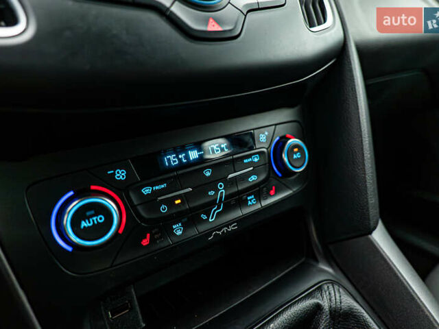 Форд Фокус, объемом двигателя 1 л и пробегом 107 тыс. км за 8016 $, фото 13 на Automoto.ua