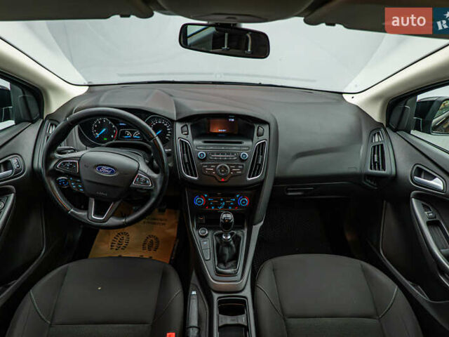 Форд Фокус, объемом двигателя 1 л и пробегом 107 тыс. км за 8016 $, фото 8 на Automoto.ua