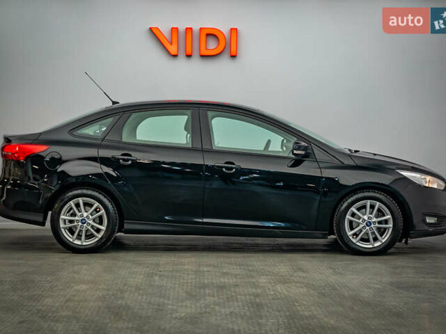 Форд Фокус, объемом двигателя 1 л и пробегом 107 тыс. км за 8016 $, фото 3 на Automoto.ua