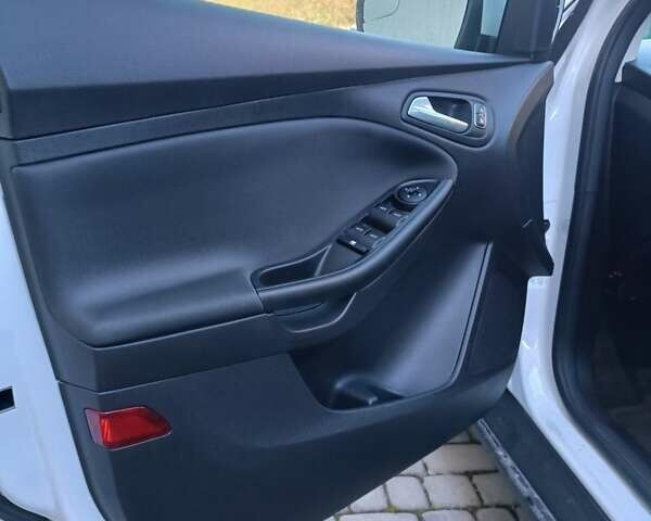 Форд Фокус, объемом двигателя 2 л и пробегом 46 тыс. км за 11000 $, фото 24 на Automoto.ua