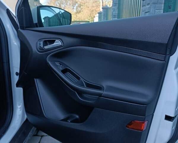 Форд Фокус, объемом двигателя 2 л и пробегом 46 тыс. км за 11000 $, фото 26 на Automoto.ua