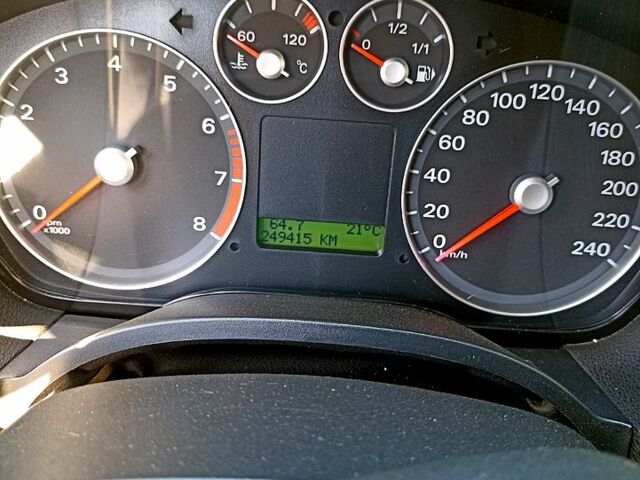 Форд Фокус, объемом двигателя 1.6 л и пробегом 249 тыс. км за 5200 $, фото 2 на Automoto.ua