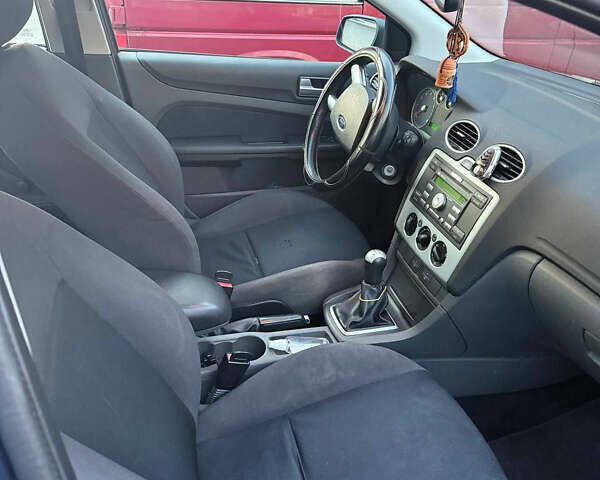 Форд Фокус, объемом двигателя 1.6 л и пробегом 290 тыс. км за 4000 $, фото 2 на Automoto.ua