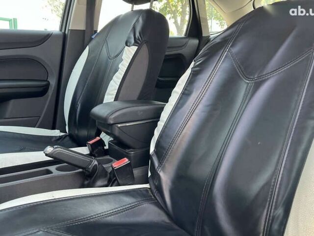 Форд Фокус, об'ємом двигуна 1.6 л та пробігом 249 тис. км за 4800 $, фото 11 на Automoto.ua