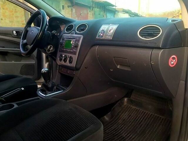 Форд Фокус, объемом двигателя 1.5 л и пробегом 312 тыс. км за 3800 $, фото 4 на Automoto.ua