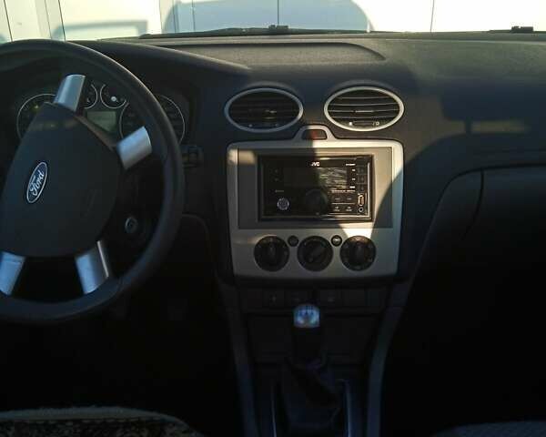 Форд Фокус, объемом двигателя 1.8 л и пробегом 198 тыс. км за 5800 $, фото 3 на Automoto.ua