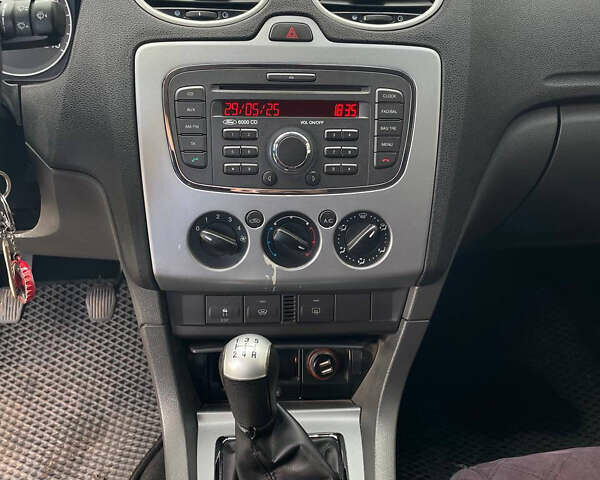 Форд Фокус, объемом двигателя 1.6 л и пробегом 250 тыс. км за 3500 $, фото 9 на Automoto.ua