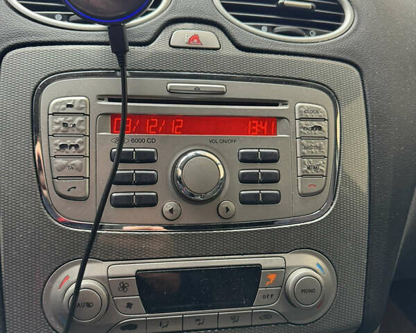 Форд Фокус, объемом двигателя 1.6 л и пробегом 211 тыс. км за 4750 $, фото 5 на Automoto.ua