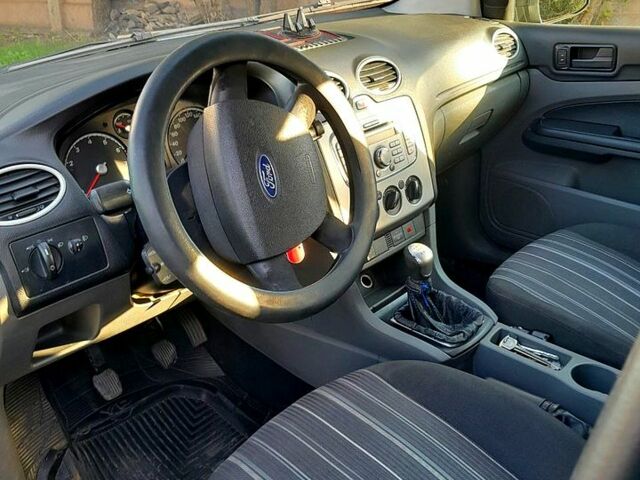 Форд Фокус, объемом двигателя 1.5 л и пробегом 277 тыс. км за 5200 $, фото 4 на Automoto.ua