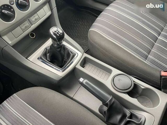 Форд Фокус, объемом двигателя 1.6 л и пробегом 330 тыс. км за 5890 $, фото 28 на Automoto.ua