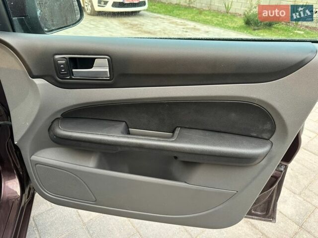 Форд Фокус, об'ємом двигуна 1.6 л та пробігом 248 тис. км за 5300 $, фото 26 на Automoto.ua