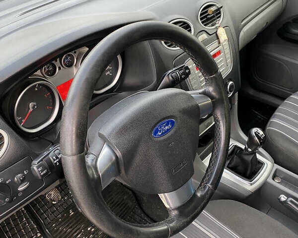 Форд Фокус, объемом двигателя 1.8 л и пробегом 302 тыс. км за 5100 $, фото 4 на Automoto.ua