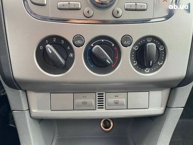 Форд Фокус, объемом двигателя 1.6 л и пробегом 330 тыс. км за 5890 $, фото 27 на Automoto.ua