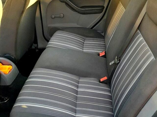 Форд Фокус, объемом двигателя 1.5 л и пробегом 277 тыс. км за 5200 $, фото 7 на Automoto.ua