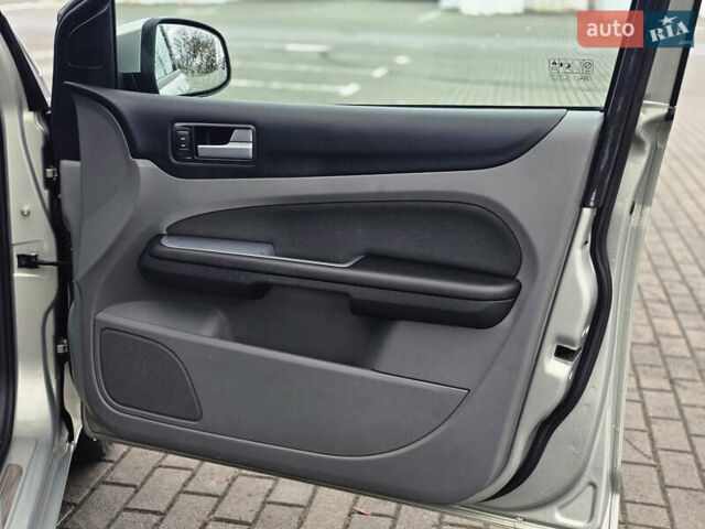 Форд Фокус, объемом двигателя 1.6 л и пробегом 259 тыс. км за 5450 $, фото 7 на Automoto.ua