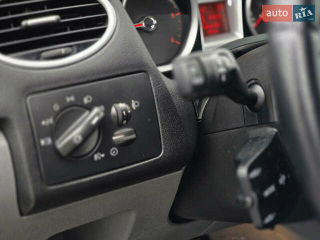 Форд Фокус, объемом двигателя 1.6 л и пробегом 259 тыс. км за 5450 $, фото 10 на Automoto.ua