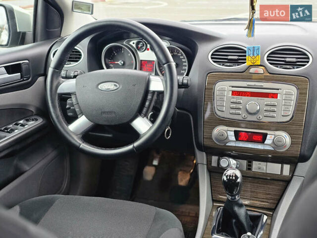 Форд Фокус, объемом двигателя 1.6 л и пробегом 259 тыс. км за 5450 $, фото 16 на Automoto.ua