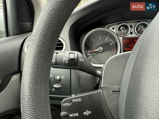 Форд Фокус, объемом двигателя 1.6 л и пробегом 169 тыс. км за 5799 $, фото 34 на Automoto.ua