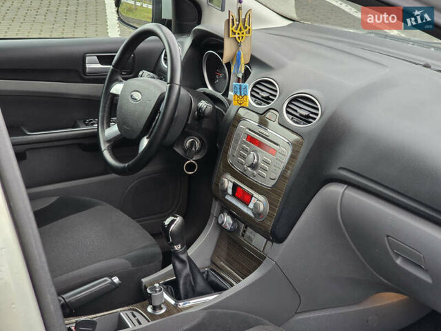 Форд Фокус, объемом двигателя 1.6 л и пробегом 259 тыс. км за 5450 $, фото 13 на Automoto.ua