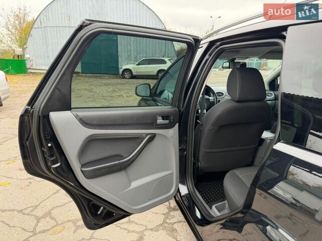 Форд Фокус, объемом двигателя 1.6 л и пробегом 205 тыс. км за 6090 $, фото 29 на Automoto.ua