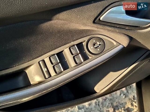 Форд Фокус, объемом двигателя 1.6 л и пробегом 243 тыс. км за 8350 $, фото 31 на Automoto.ua