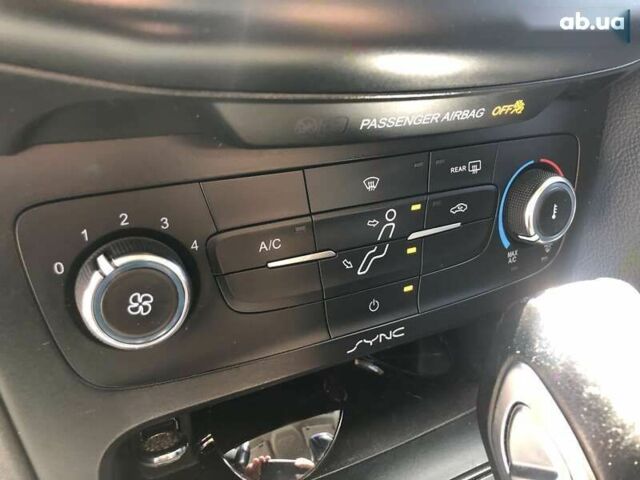 Форд Фокус, объемом двигателя 2 л и пробегом 137 тыс. км за 8599 $, фото 25 на Automoto.ua