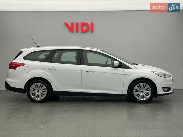 Форд Фокус, объемом двигателя 1 л и пробегом 157 тыс. км за 7066 $, фото 3 на Automoto.ua