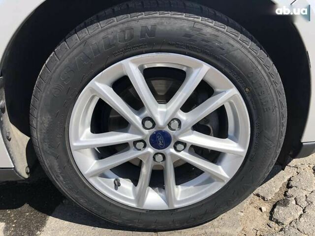 Форд Фокус, объемом двигателя 2 л и пробегом 137 тыс. км за 8599 $, фото 8 на Automoto.ua