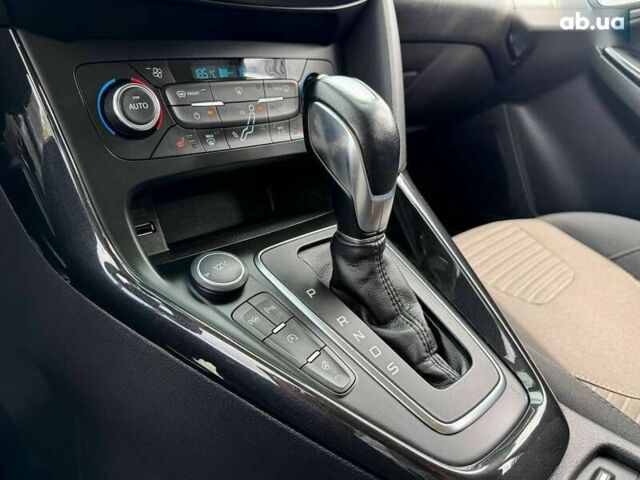 Форд Фокус, объемом двигателя 2 л и пробегом 231 тыс. км за 10300 $, фото 28 на Automoto.ua