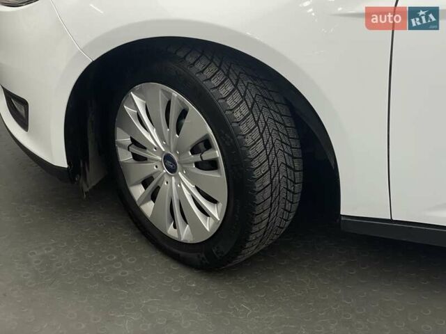 Форд Фокус, объемом двигателя 1 л и пробегом 157 тыс. км за 7066 $, фото 7 на Automoto.ua