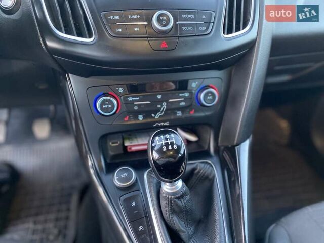 Форд Фокус, объемом двигателя 1.5 л и пробегом 215 тыс. км за 9000 $, фото 5 на Automoto.ua