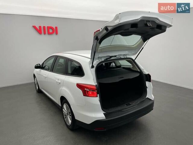 Форд Фокус, объемом двигателя 1 л и пробегом 157 тыс. км за 7066 $, фото 6 на Automoto.ua