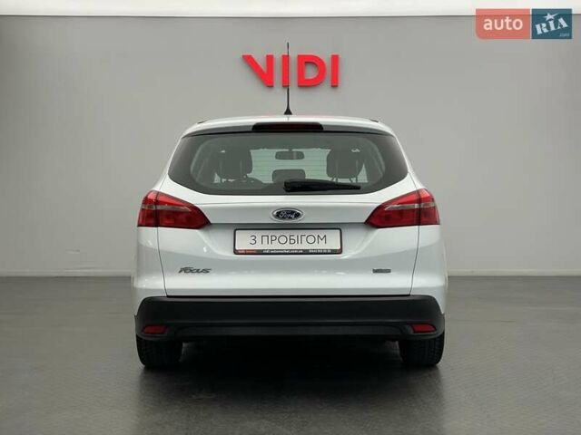 Форд Фокус, объемом двигателя 1 л и пробегом 157 тыс. км за 7066 $, фото 5 на Automoto.ua