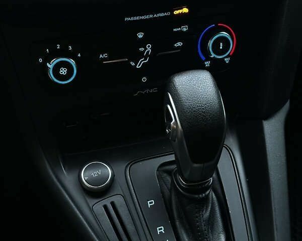 Форд Фокус, объемом двигателя 2 л и пробегом 189 тыс. км за 7300 $, фото 6 на Automoto.ua