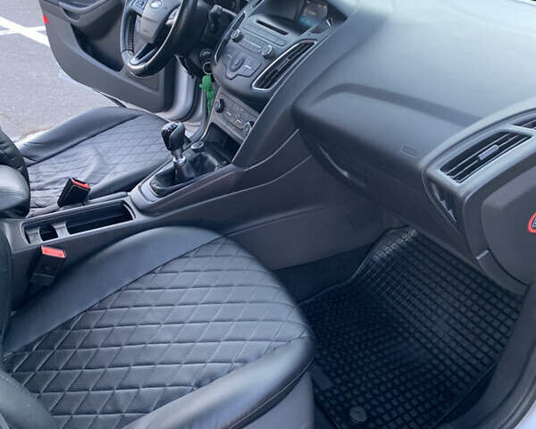 Форд Фокус, объемом двигателя 1.5 л и пробегом 269 тыс. км за 6900 $, фото 13 на Automoto.ua