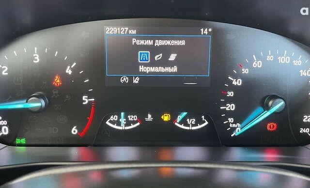 Форд Фокус, объемом двигателя 1.5 л и пробегом 229 тыс. км за 12650 $, фото 16 на Automoto.ua