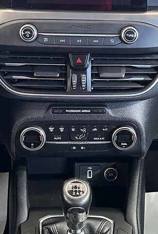 Форд Фокус, объемом двигателя 1.5 л и пробегом 229 тыс. км за 12650 $, фото 23 на Automoto.ua