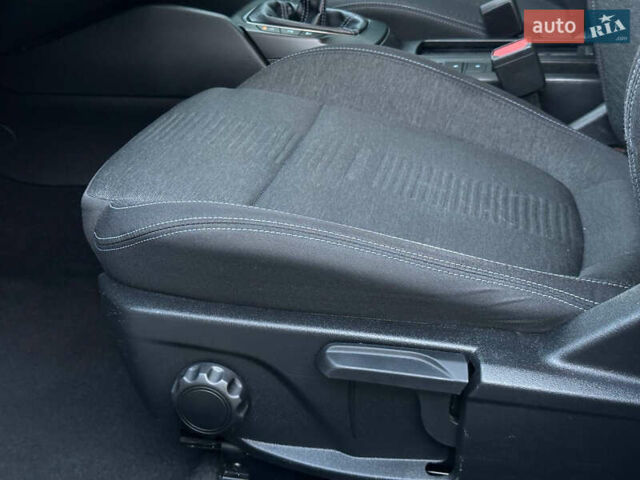 Форд Фокус, объемом двигателя 1.5 л и пробегом 207 тыс. км за 9500 $, фото 39 на Automoto.ua