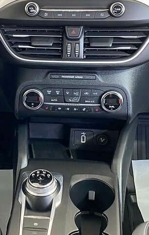 Форд Фокус, объемом двигателя 1.5 л и пробегом 194 тыс. км за 13950 $, фото 18 на Automoto.ua