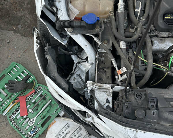 Форд Фокус, объемом двигателя 1.5 л и пробегом 207 тыс. км за 9500 $, фото 54 на Automoto.ua