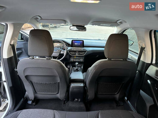 Форд Фокус, объемом двигателя 1.5 л и пробегом 207 тыс. км за 9500 $, фото 33 на Automoto.ua